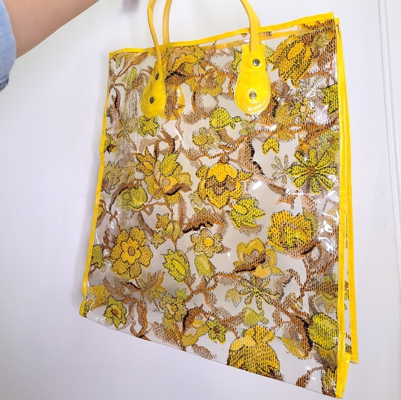 Handbags - Vintage 70s vinyl tote beach bag/ book tote yellow flowers